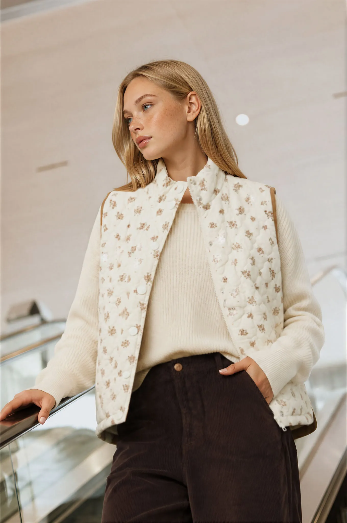 FLORAL QUILTED ZIP-FRONT MOCK NECK VEST (PRE-ORDER) sold by Blu Pepper product image thumbnail 3