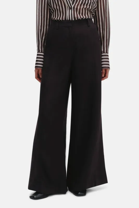 Dees Linen Trouser in Dark Chocolate sold by Blue & Cream