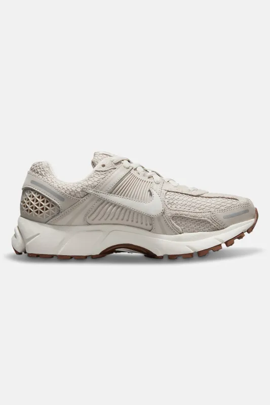 Women's Zoom Vomero 5 Light Orewood Brown made by Nike