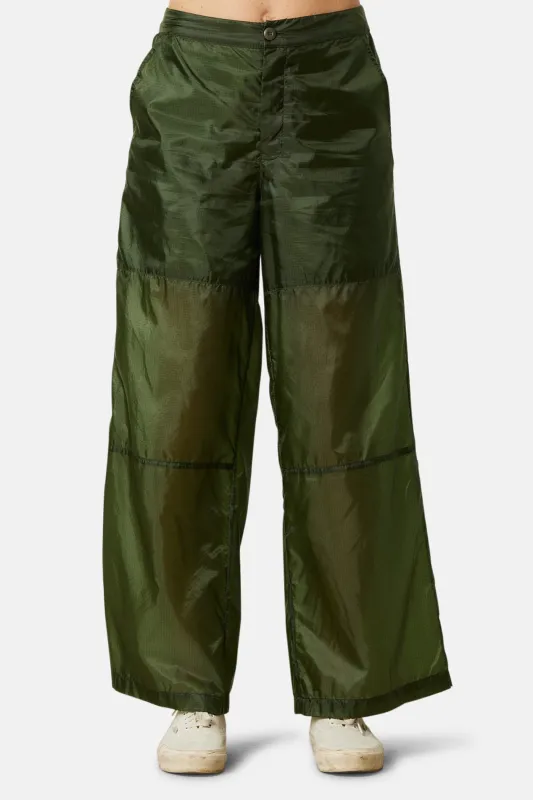 Shaw Parachute Pant Army sold by Blue & Cream