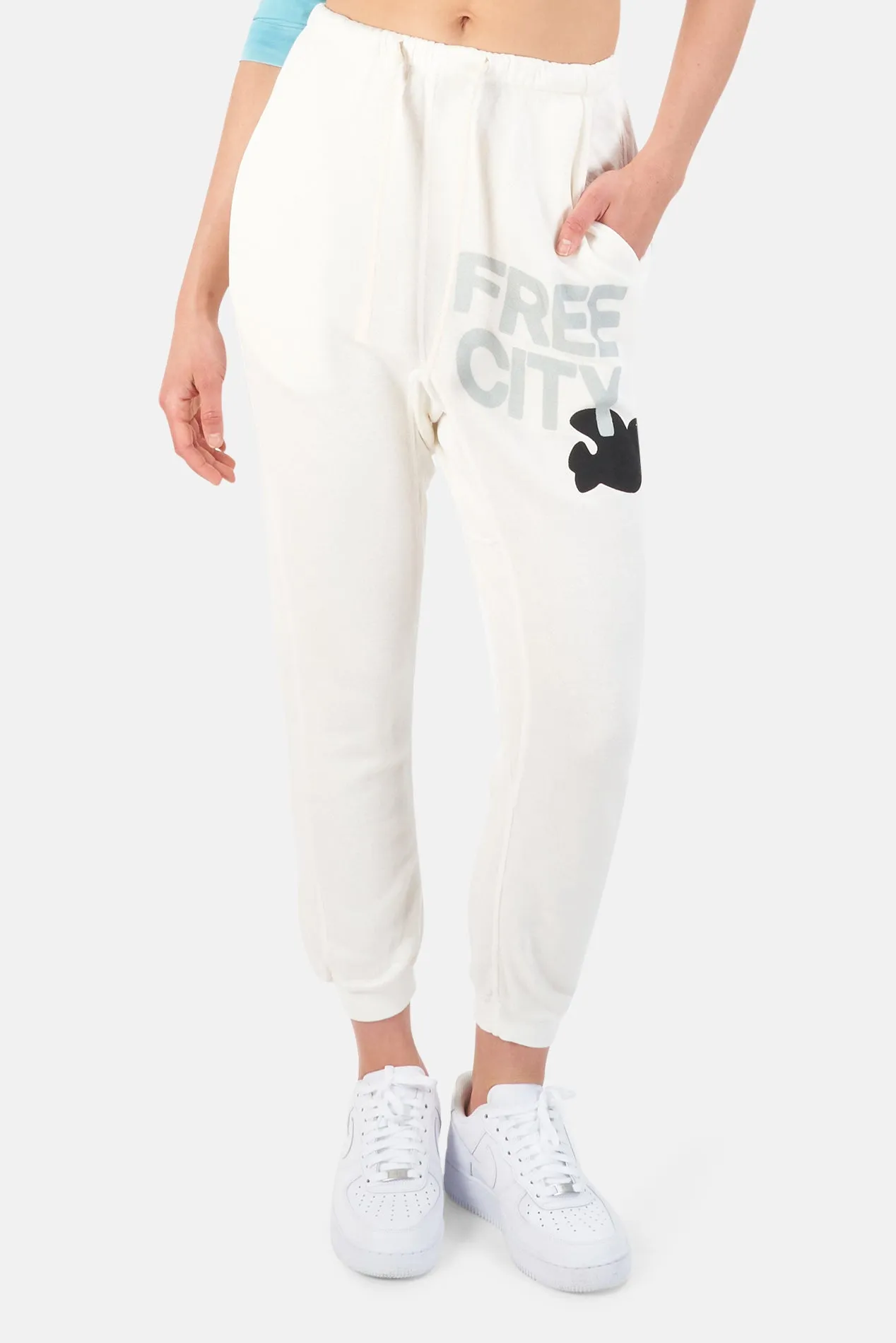 SUPERFLUFF Lux Pocket Sweatpant Creamyyumm sold by Blue & Cream product image thumbnail 2
