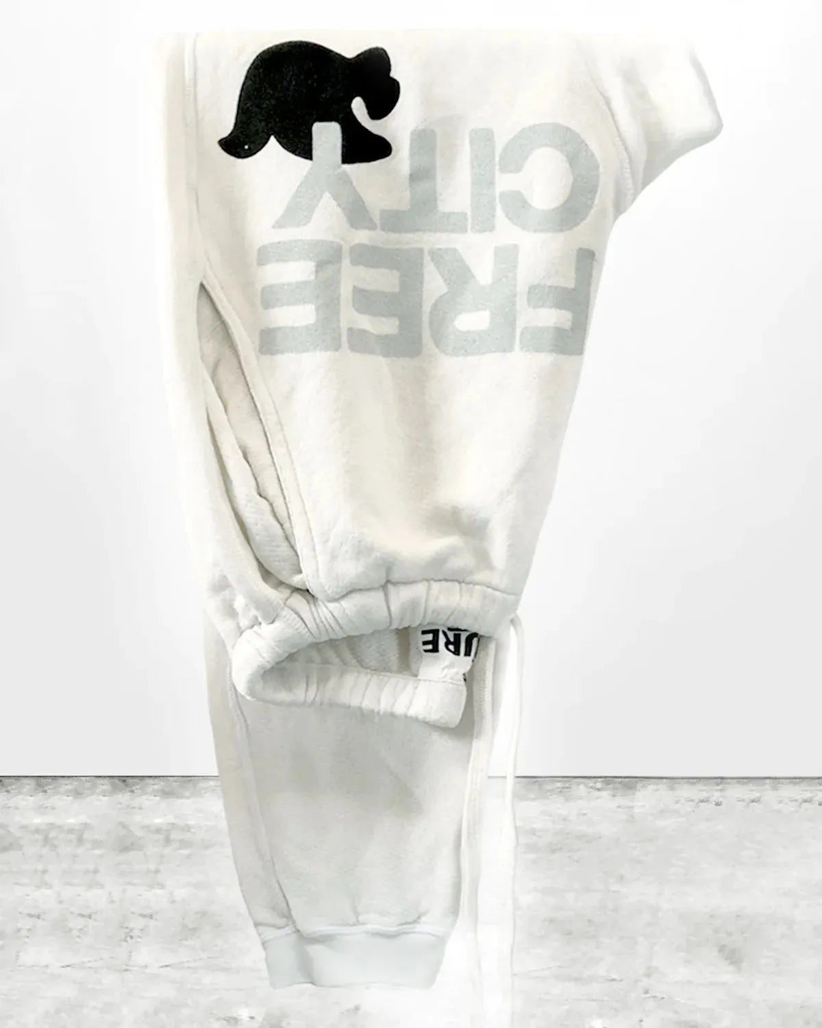 SUPERFLUFF Lux Pocket Sweatpant Creamyyumm sold by Blue & Cream