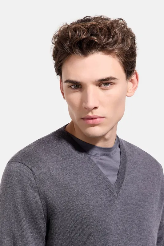 Wool Silk Cashmere V-Neck Charcoal made by Filippo de Laurentiis