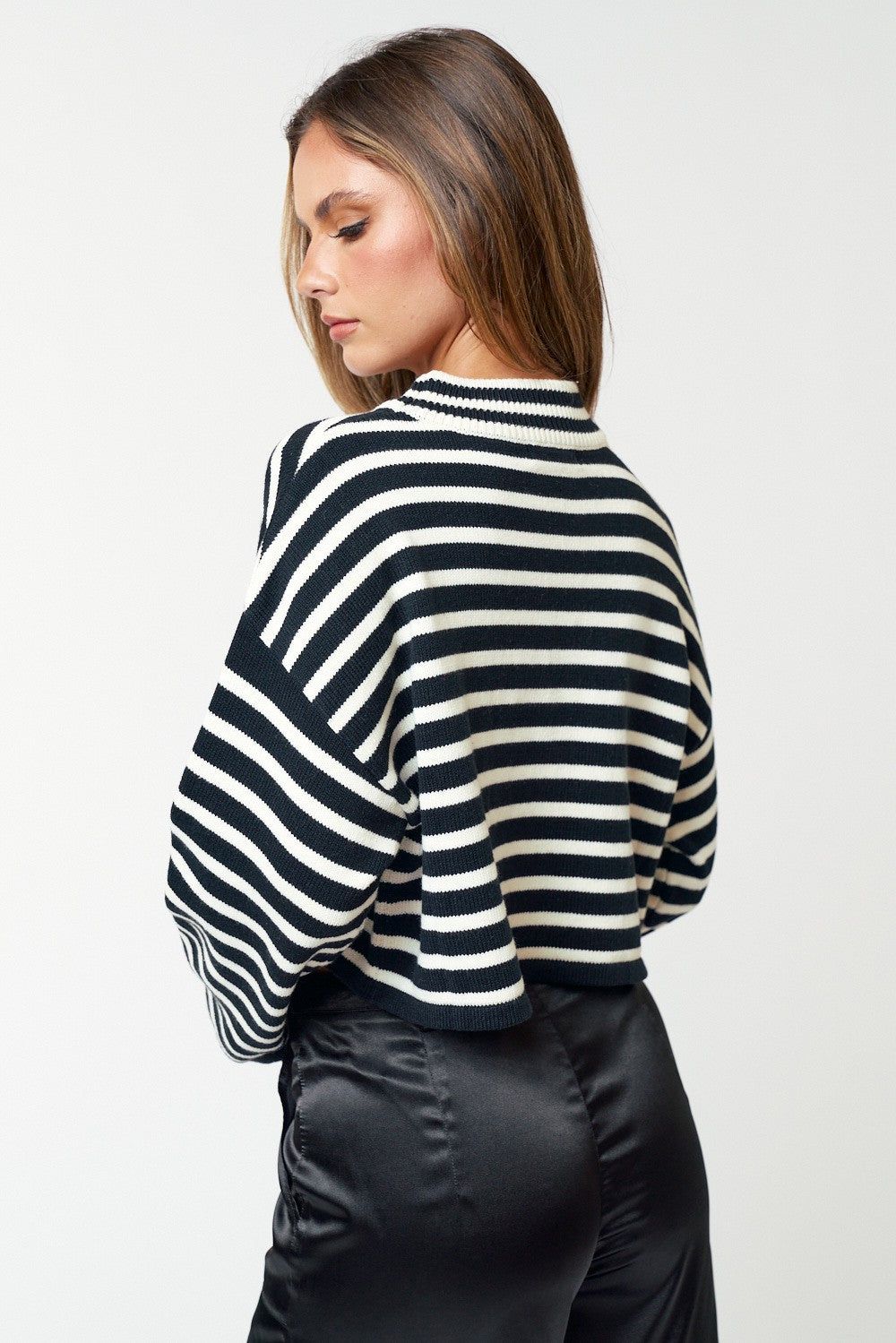 IBT29511_BLACK-WHITE sold by Blue Blush product image thumbnail 2