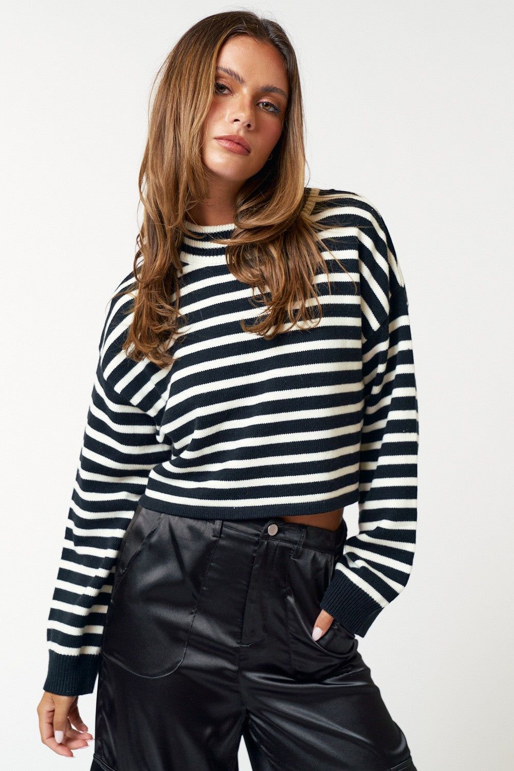 IBT29511_BLACK-WHITE sold by Blue Blush