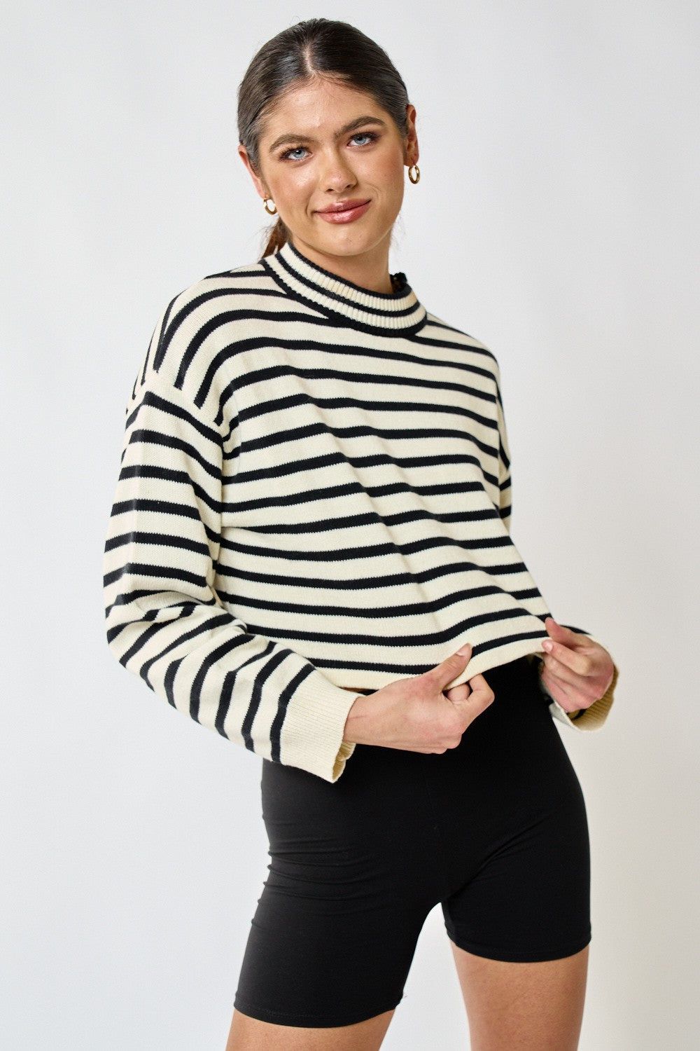 IBT29511_WHITE-BLACK sold by Blue Blush