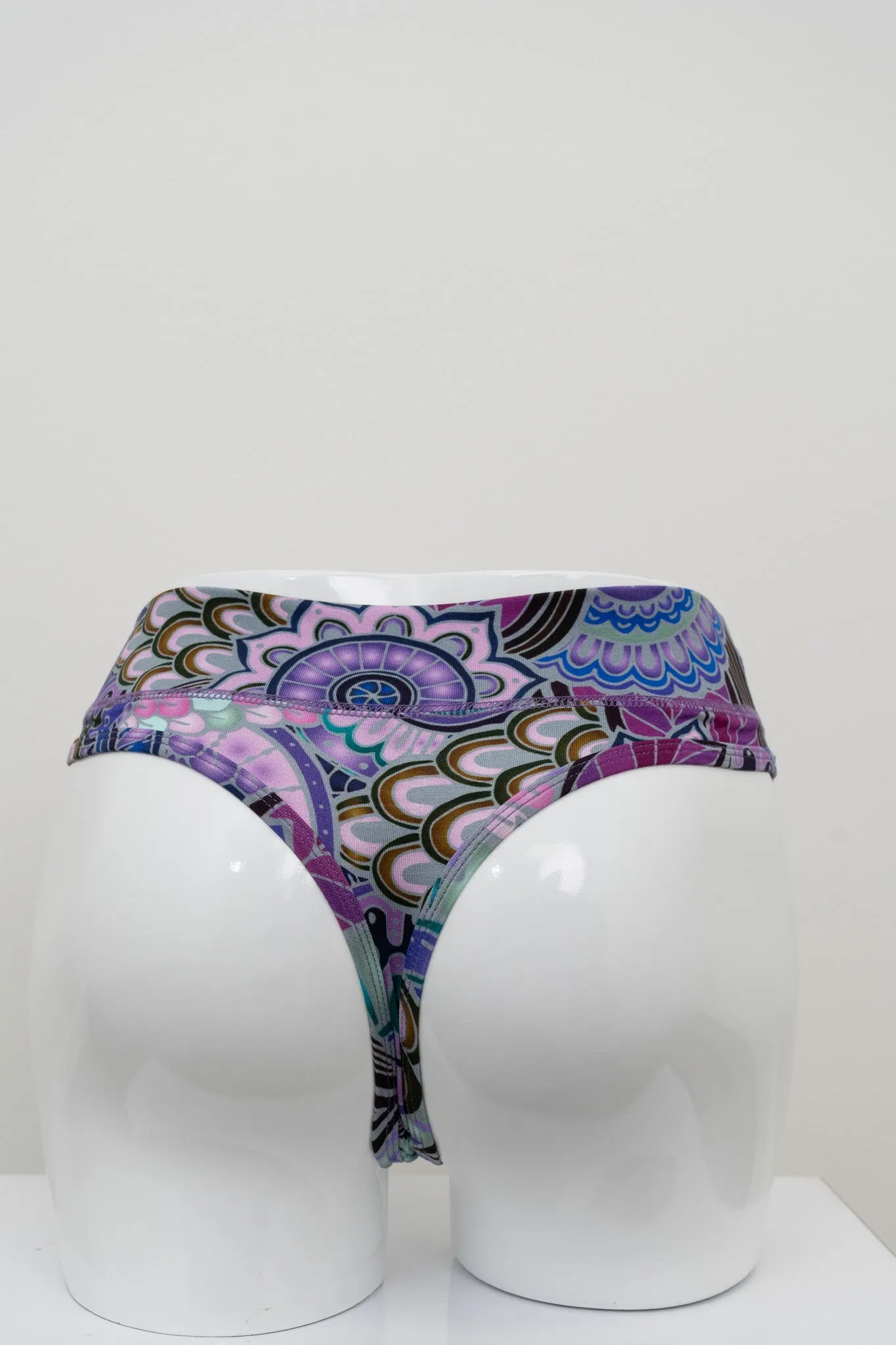 La Thong, Royale Peacock, Bamboo sold by Blue Sky product image thumbnail 2