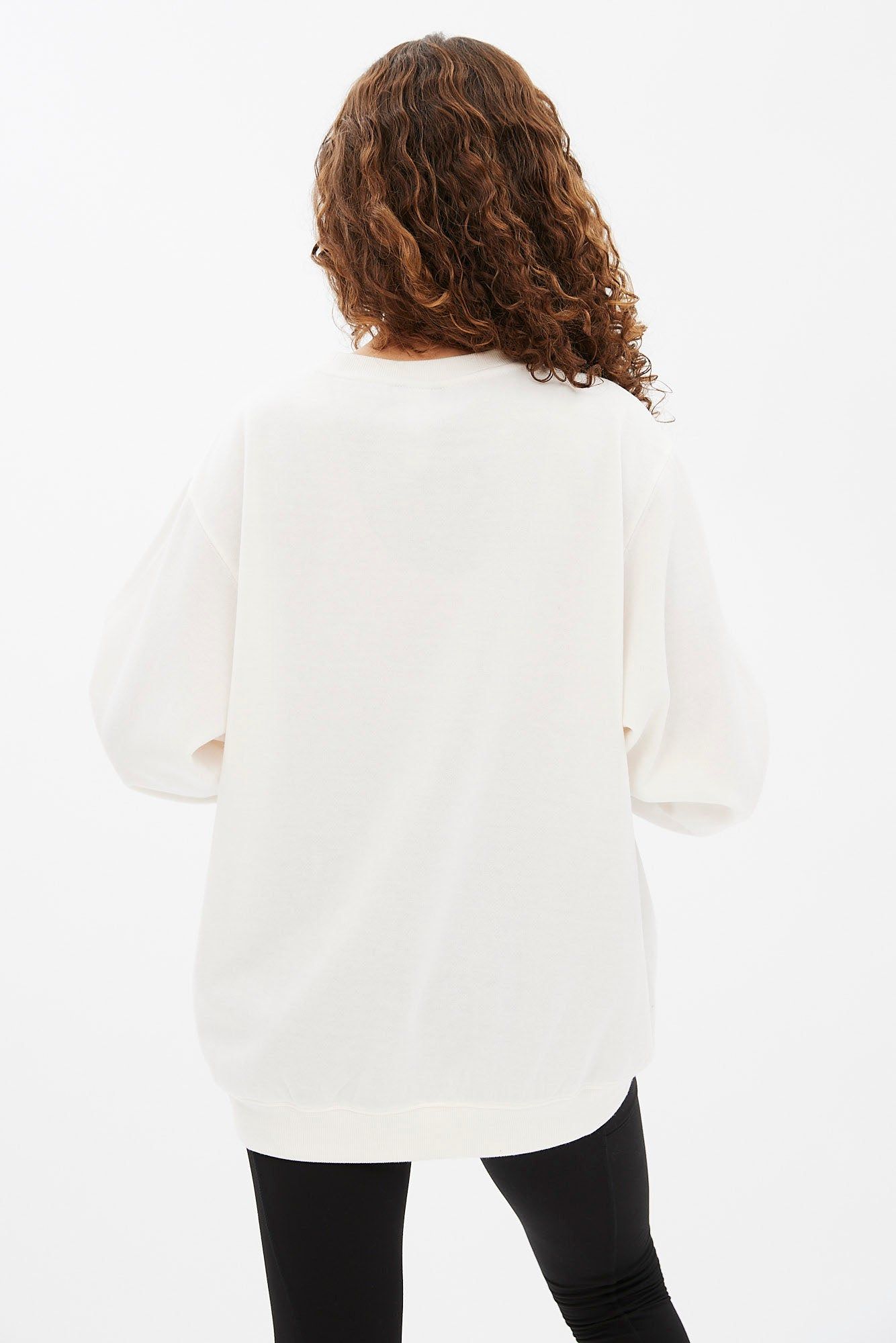 The Grinch Wreath Graphic Oversized Pullover Sweatshirt sold by Bluenotes product image thumbnail 4