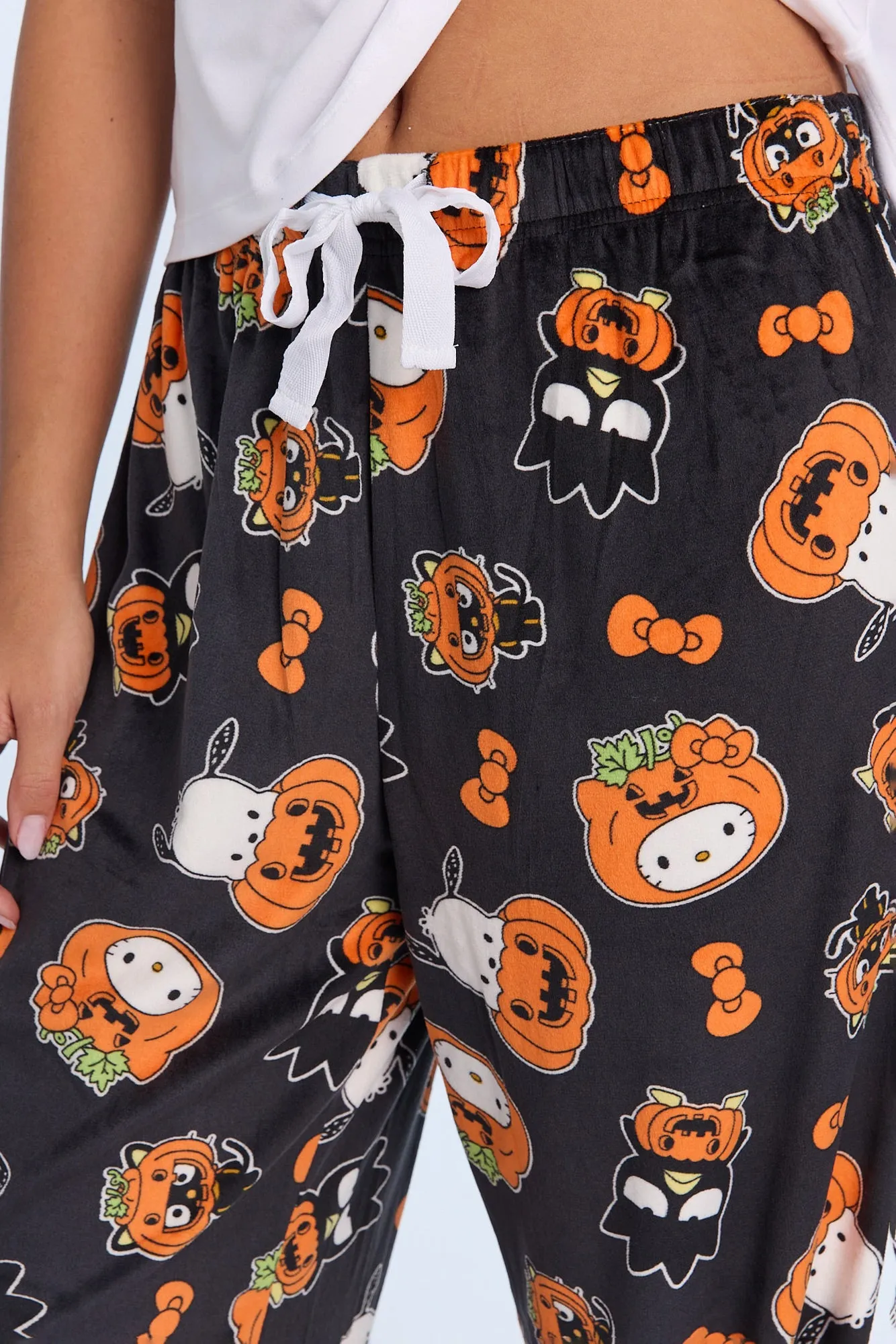 Hello Kitty And Friends Pumpkin Squad Super Soft Pajama Tee And Velour Pajama Pants 2-Piece Set sold by Bluenotes product image thumbnail 4