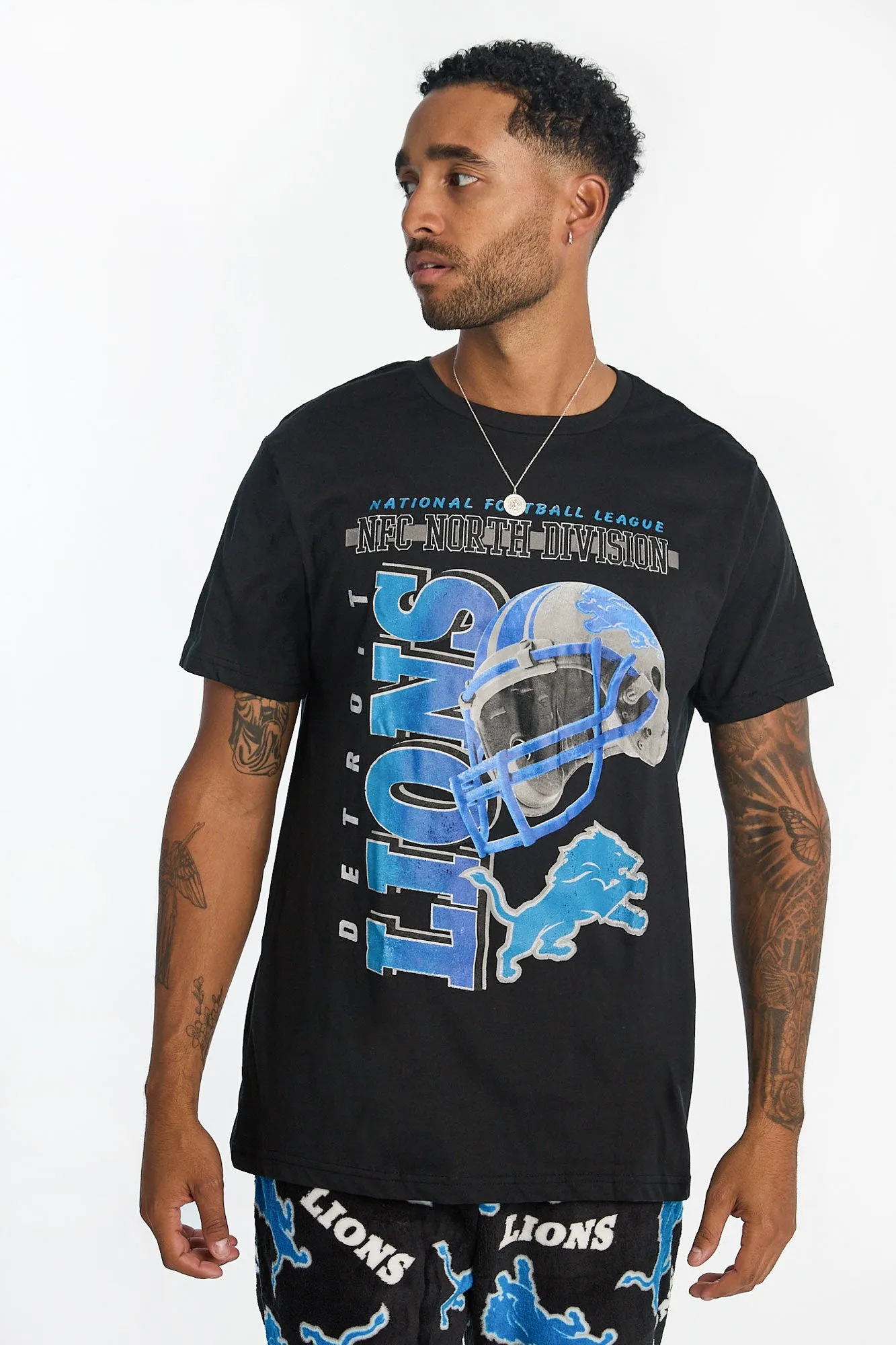 Detroit Lions Graphic Tee And Plush Pants Pajama 2-Piece Set sold by Bluenotes product image thumbnail 2