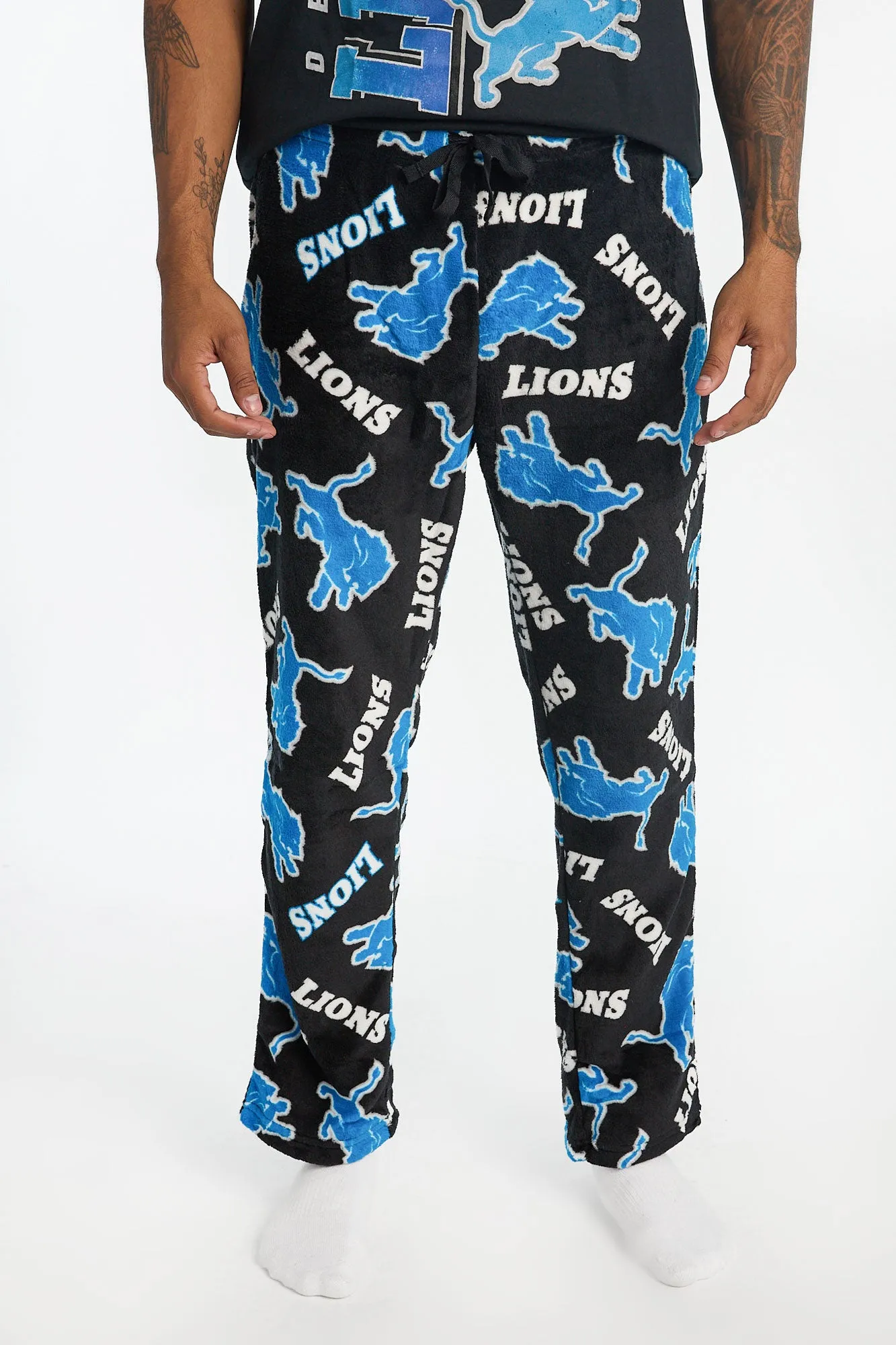 Detroit Lions Graphic Tee And Plush Pants Pajama 2-Piece Set sold by Bluenotes product image thumbnail 3