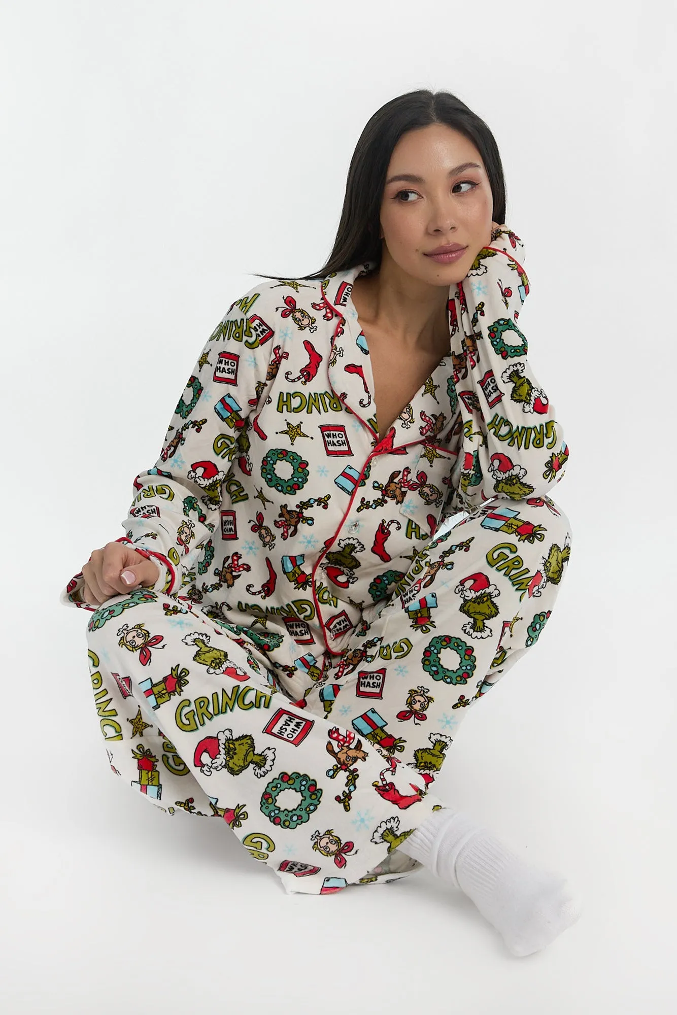 The Grinch Wreath Pajama Dad Shirt And Pants 2-Piece Set sold by Bluenotes product image thumbnail 5