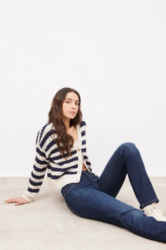 Lucky Brand Mid-Rise Straight Jean sold by Bluenotes