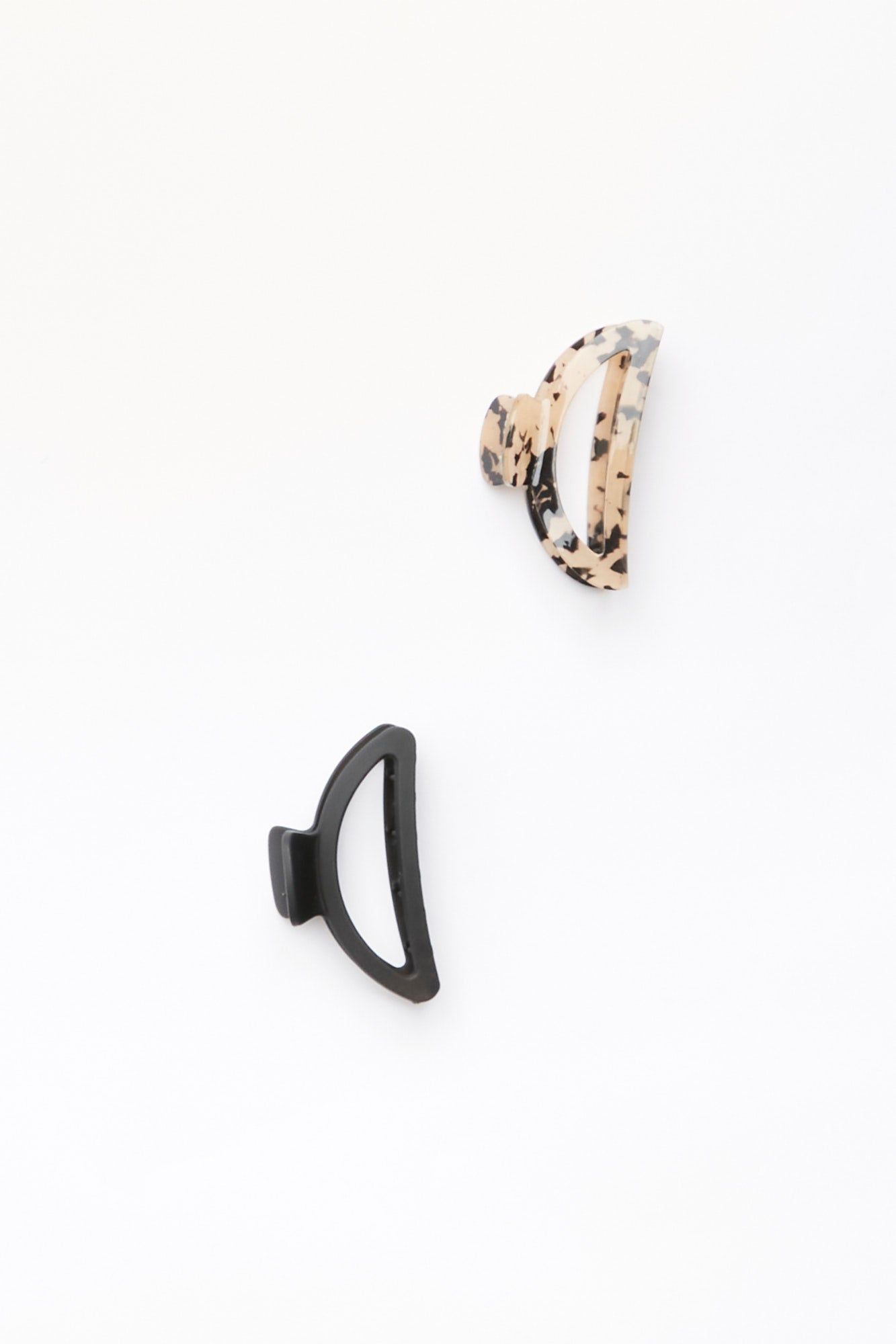 AERO Outline Claw Clip 2-Pack sold by Bluenotes