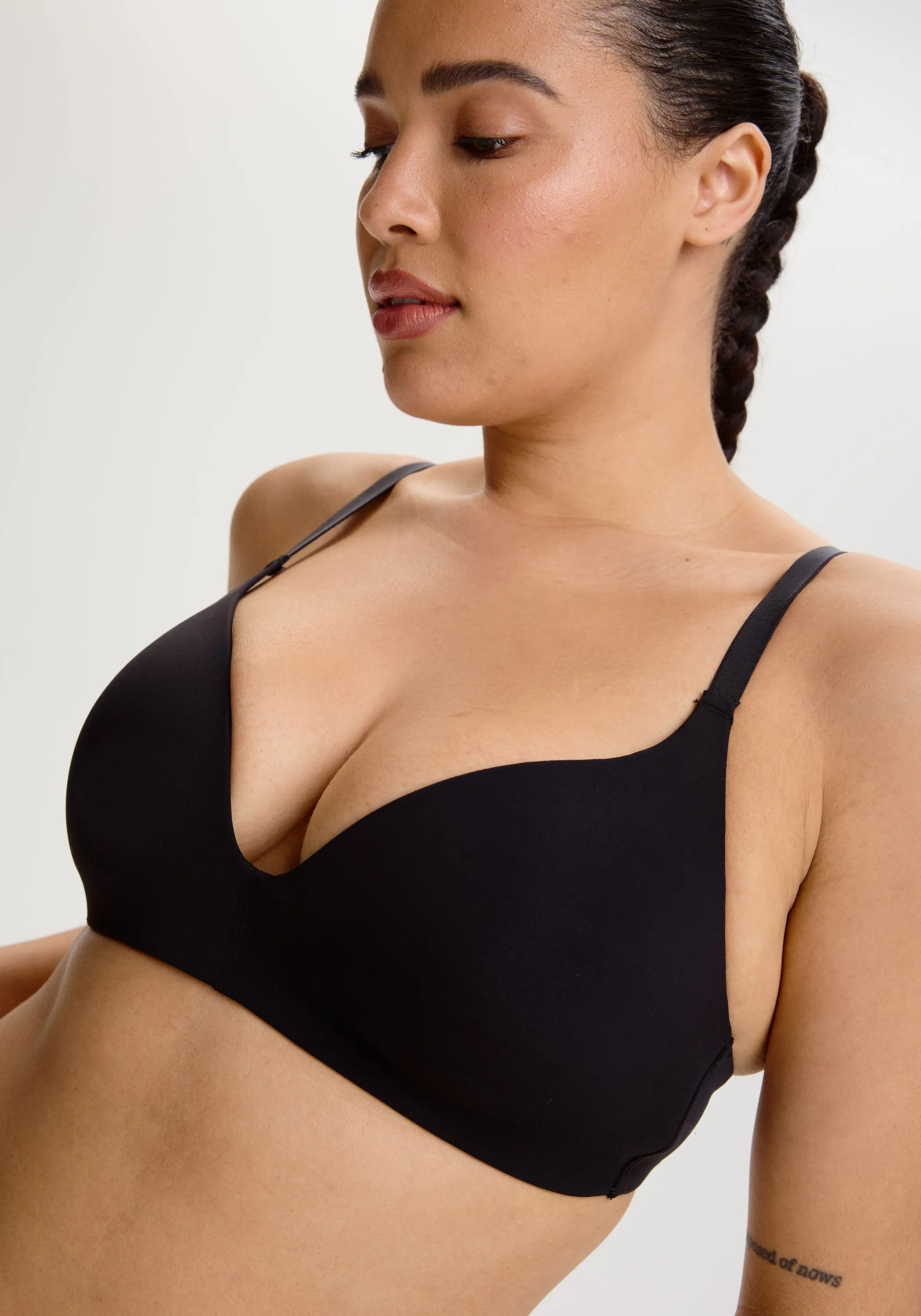 the no-show lightly lined wireless bra sold by Blush