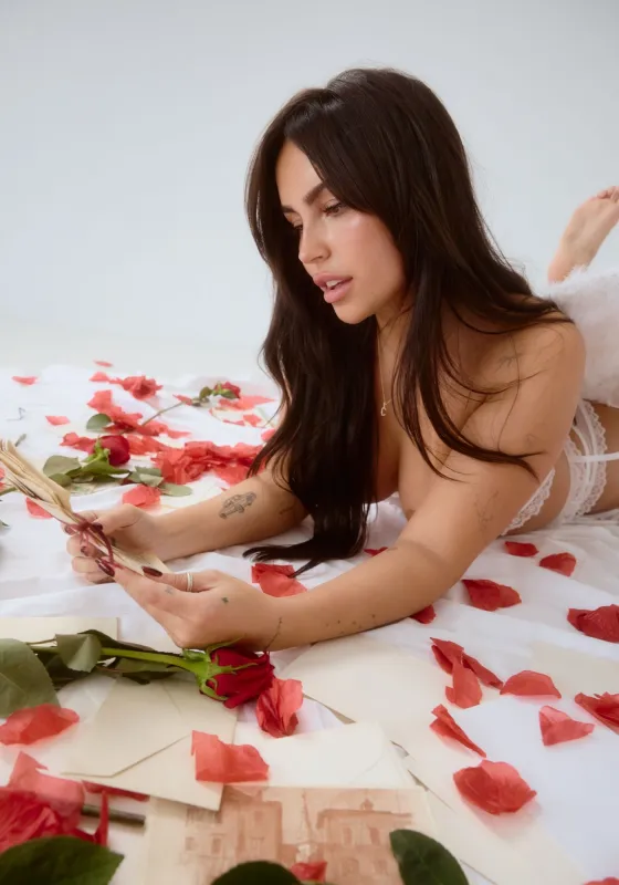 promo block static - V-DAY '25 - love struck feature - 6 sold by Blush