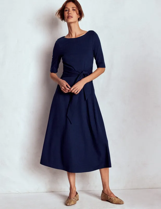 Mathilde Ponte-Kleid mit Bindegürtel-Marineblau made by Boden
