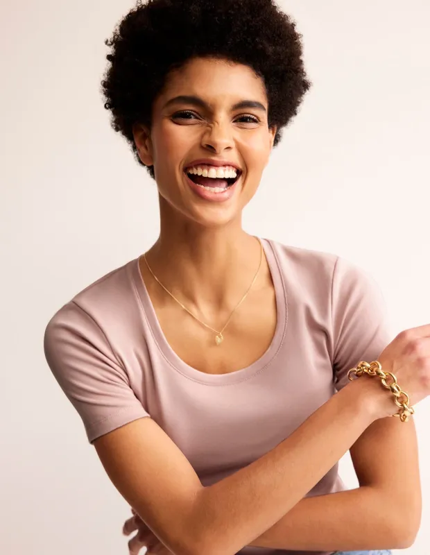 Basic-T-Shirt aus Jersey-Milchshake sold by Boden