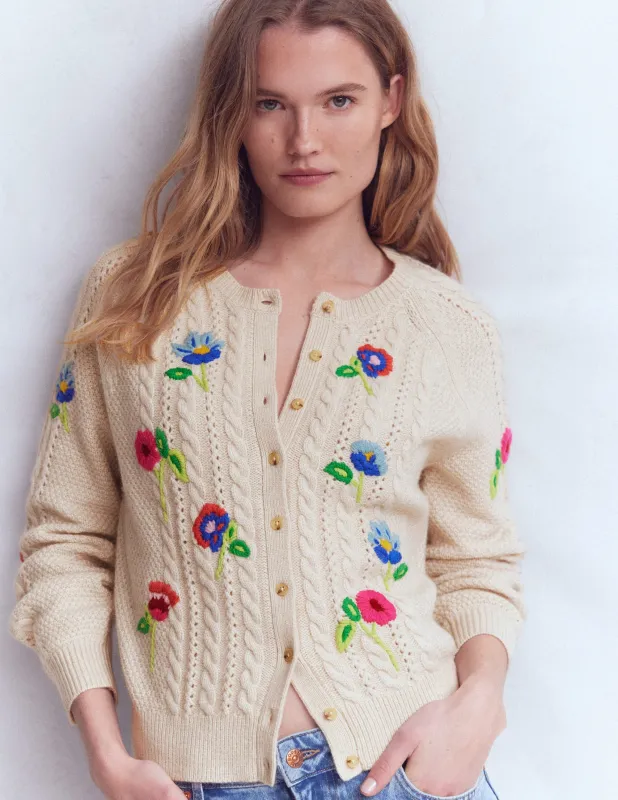 Liv Bestickte Strickjacke mit Zopfmuster-Beige Meliert made by Boden