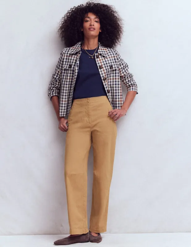 Barrel-Chinohose-Cappuccino sold by Boden