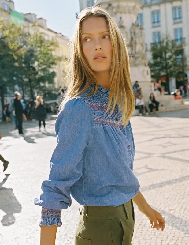 Esme Gesmoktes Denim-Oberteil mit Rüschen-Ausgeblichene Optik sold by Boden