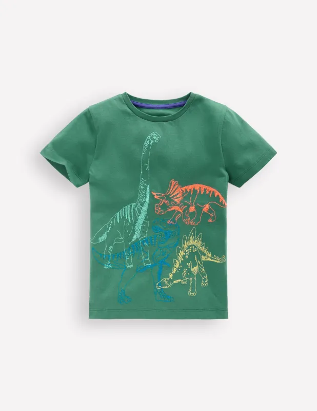 T-Shirt mit Linienstich-Fichtengrün Dinos sold by Boden