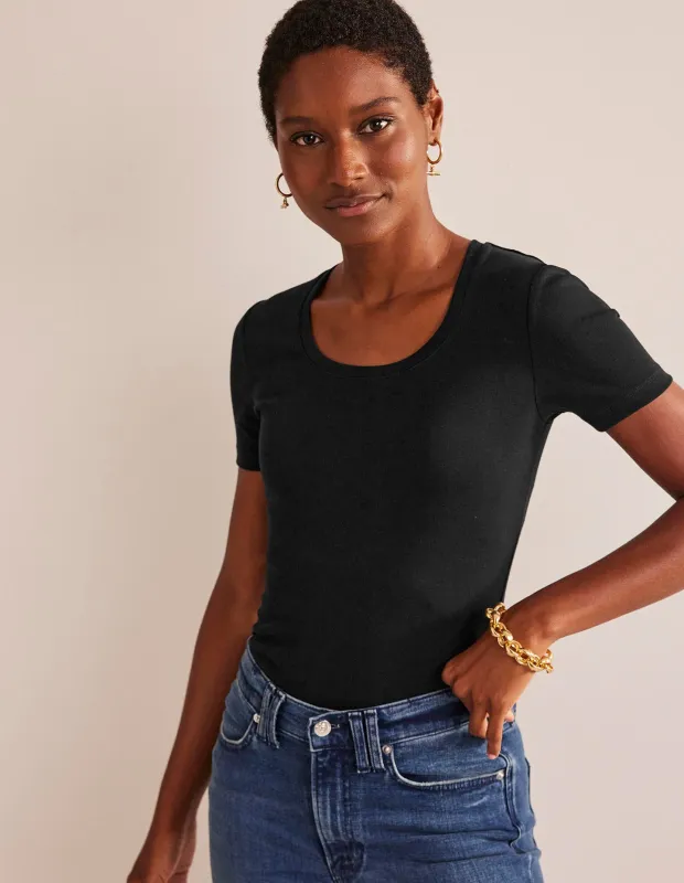 Basic-T-Shirt aus Jersey-Schwarz sold by Boden