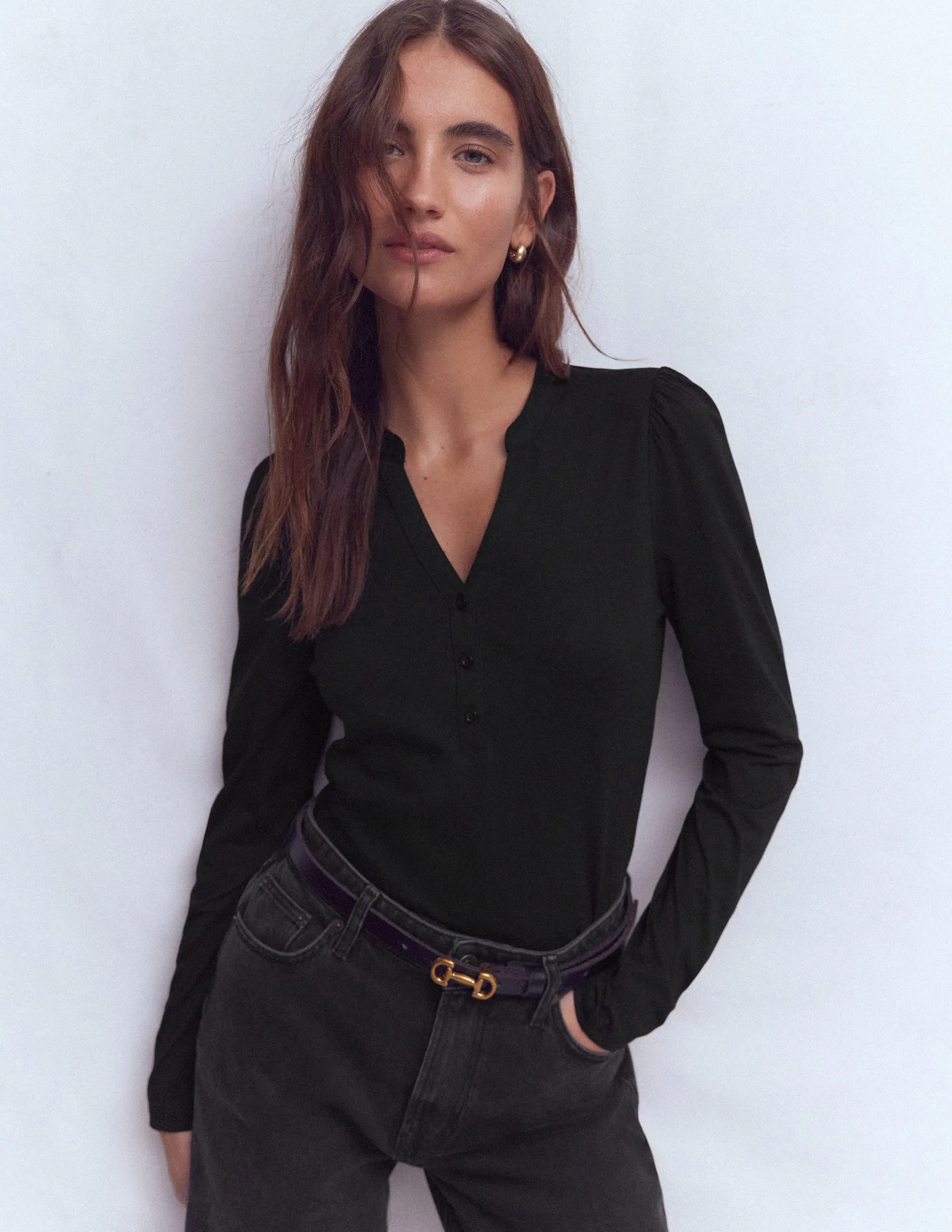 Superweiches Oberteil mit offenem Henley-Kragen-Schwarz sold by Boden