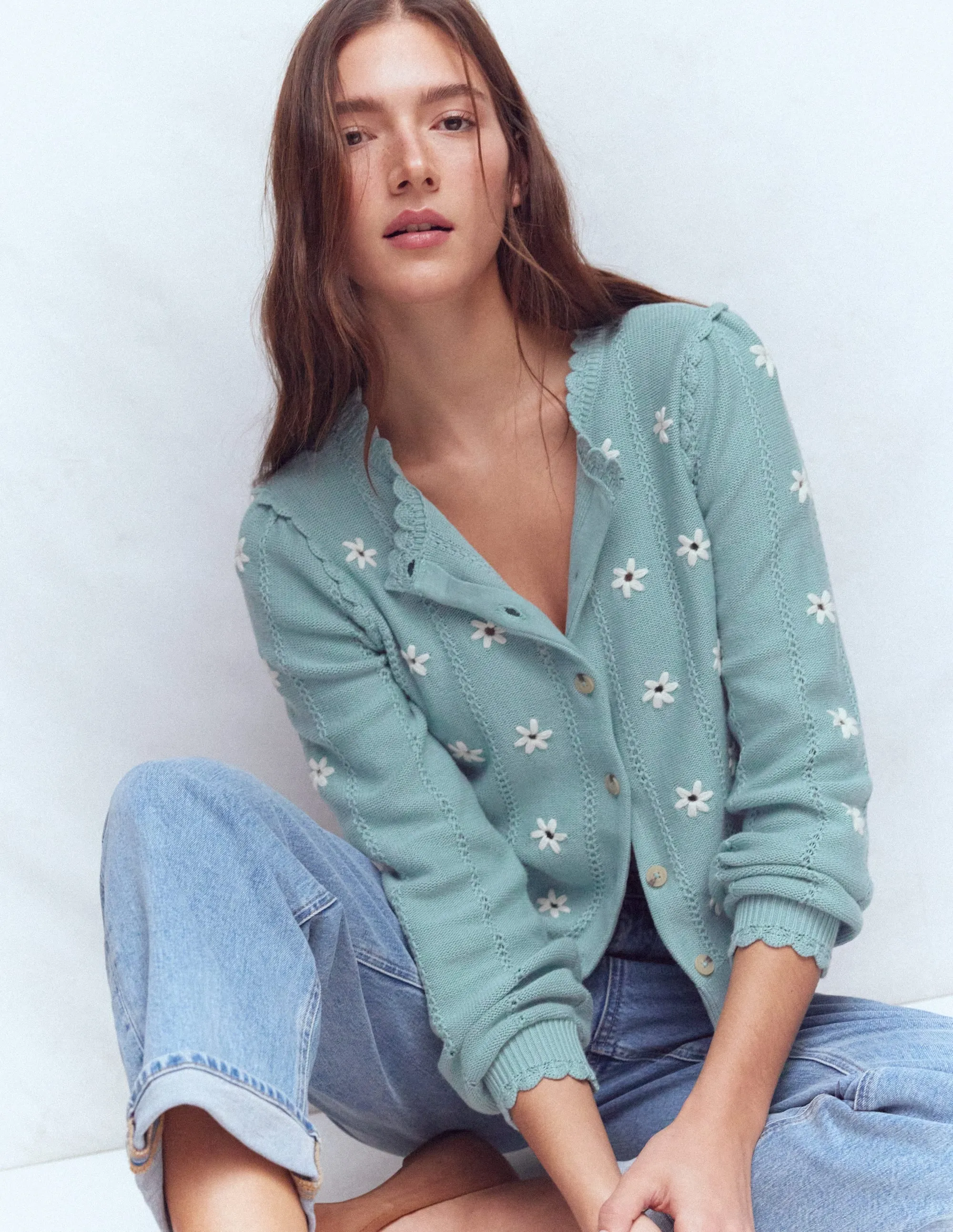 Valeria Strickjacke mit Häkelbesatz-Meeresdunst-Blau, Stickerei sold by Boden