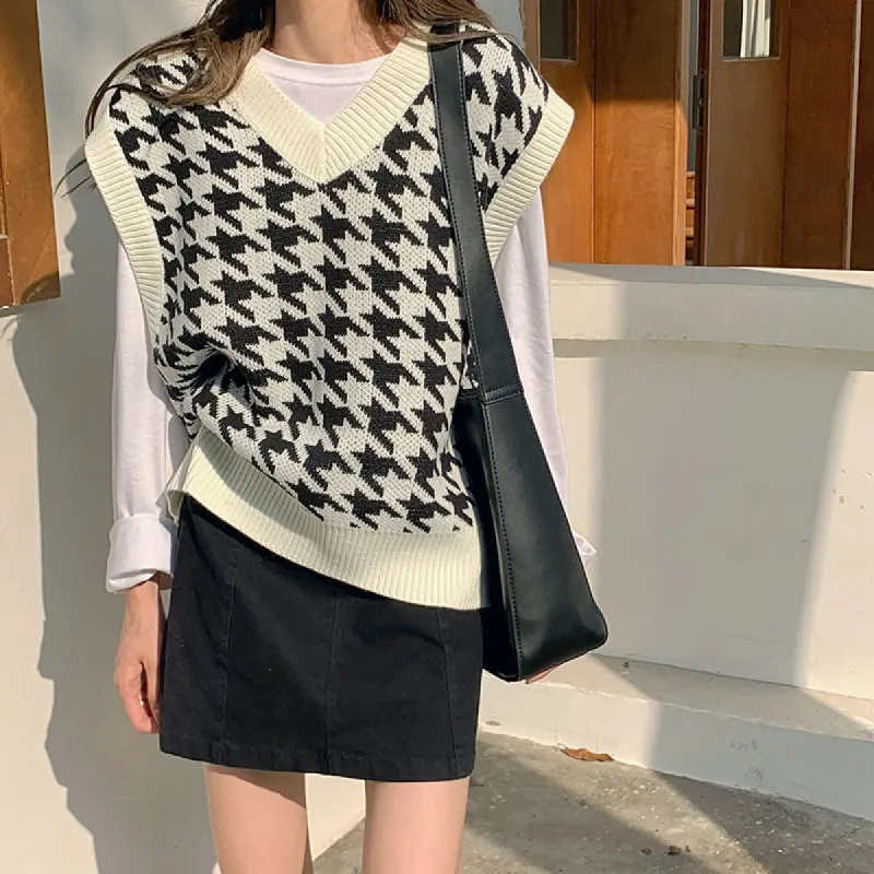 Plaid V-neck Sleeveless Knitted Loose Oversized Sweater sold by Body Central