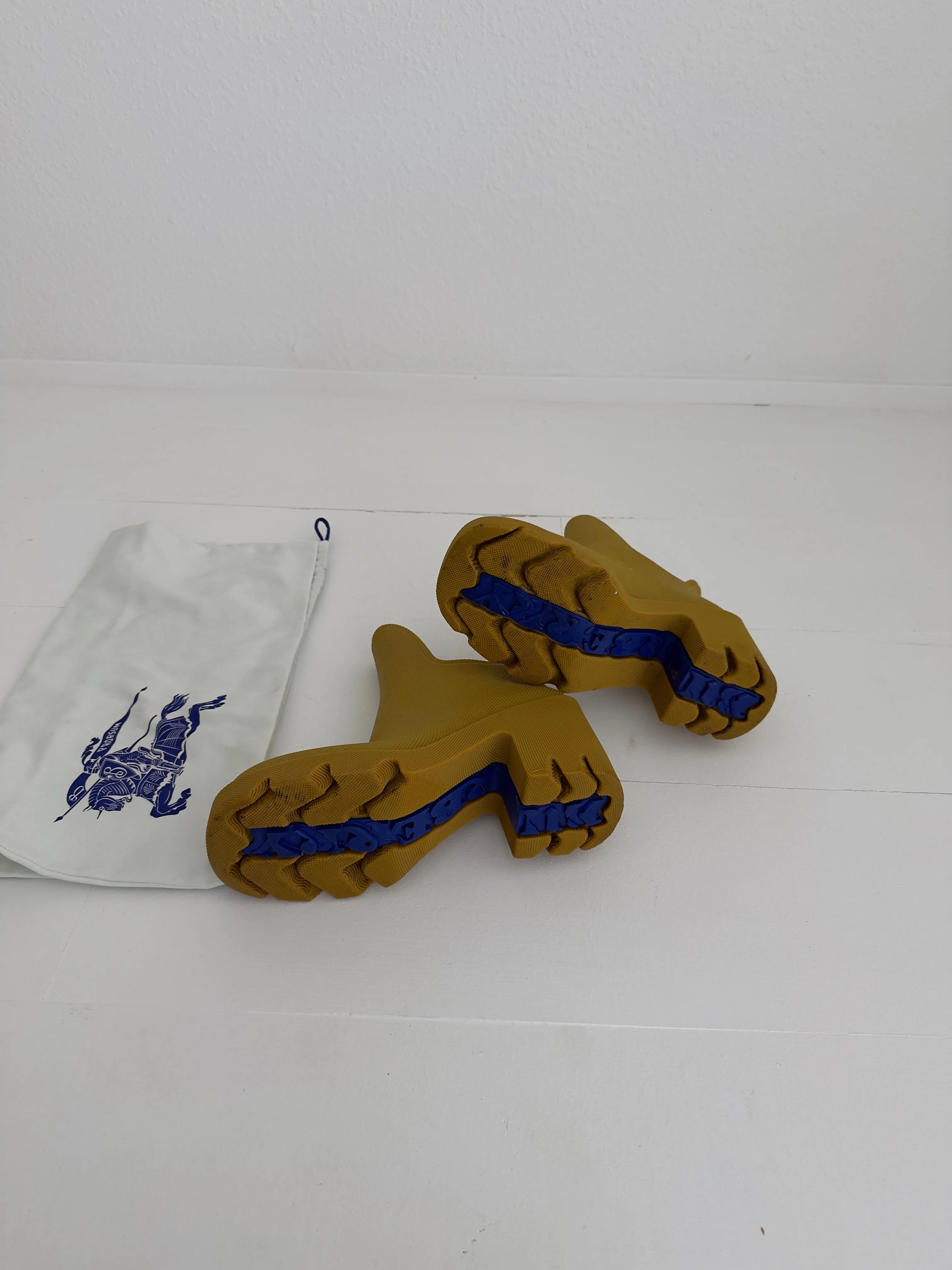 Burberry Rubber Boots, Size 8.5 sold by Boheme product image thumbnail 4