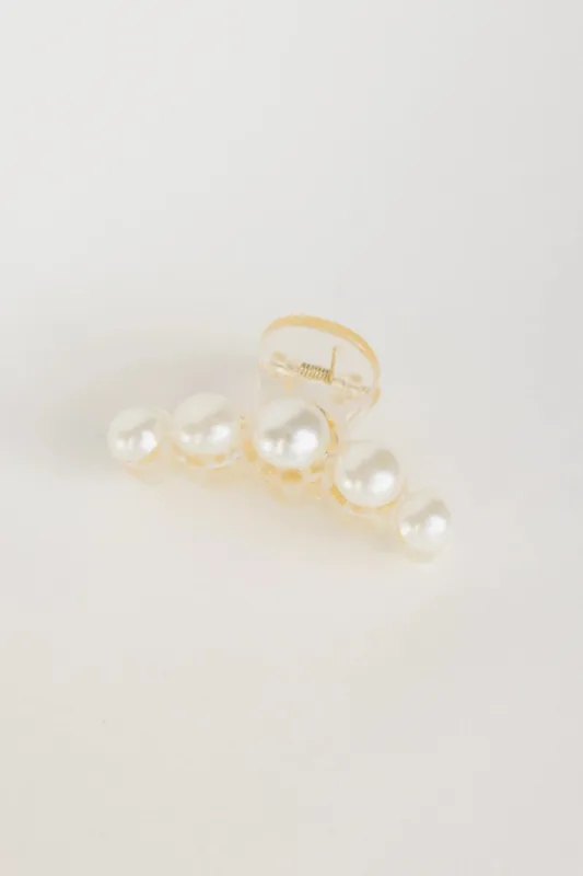 Oversized Pearl Claw Clip in Medium sold by bohme