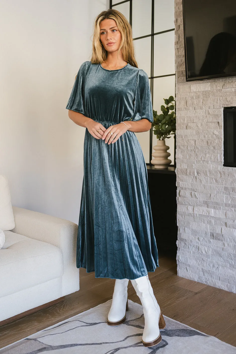 Evie Velvet Midi Dress in Teal - FINAL SALE sold by bohme product image thumbnail 5