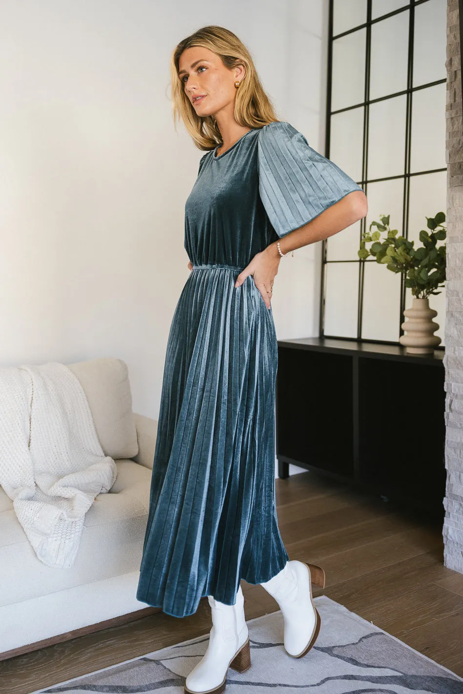 Evie Velvet Midi Dress in Teal - FINAL SALE sold by bohme product image thumbnail 2