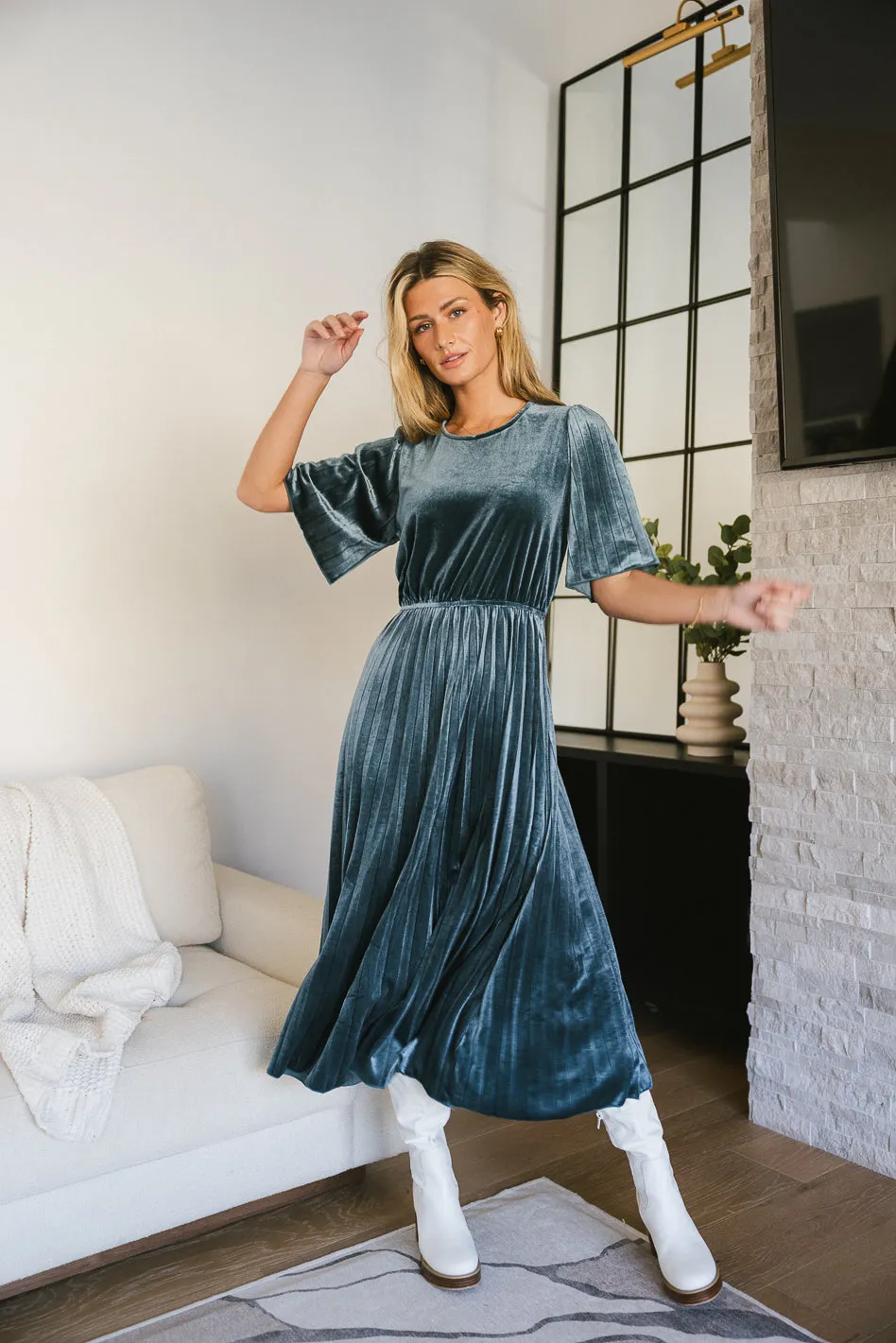 Evie Velvet Midi Dress in Teal - FINAL SALE sold by bohme product image thumbnail 3