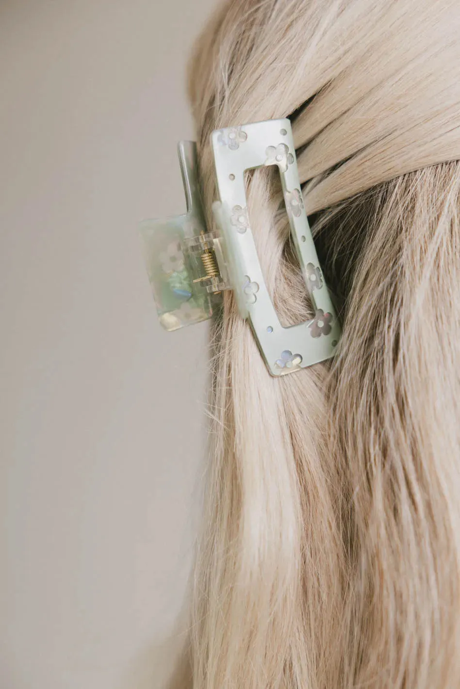 Daisy Inlay Claw Clip in Green sold by bohme