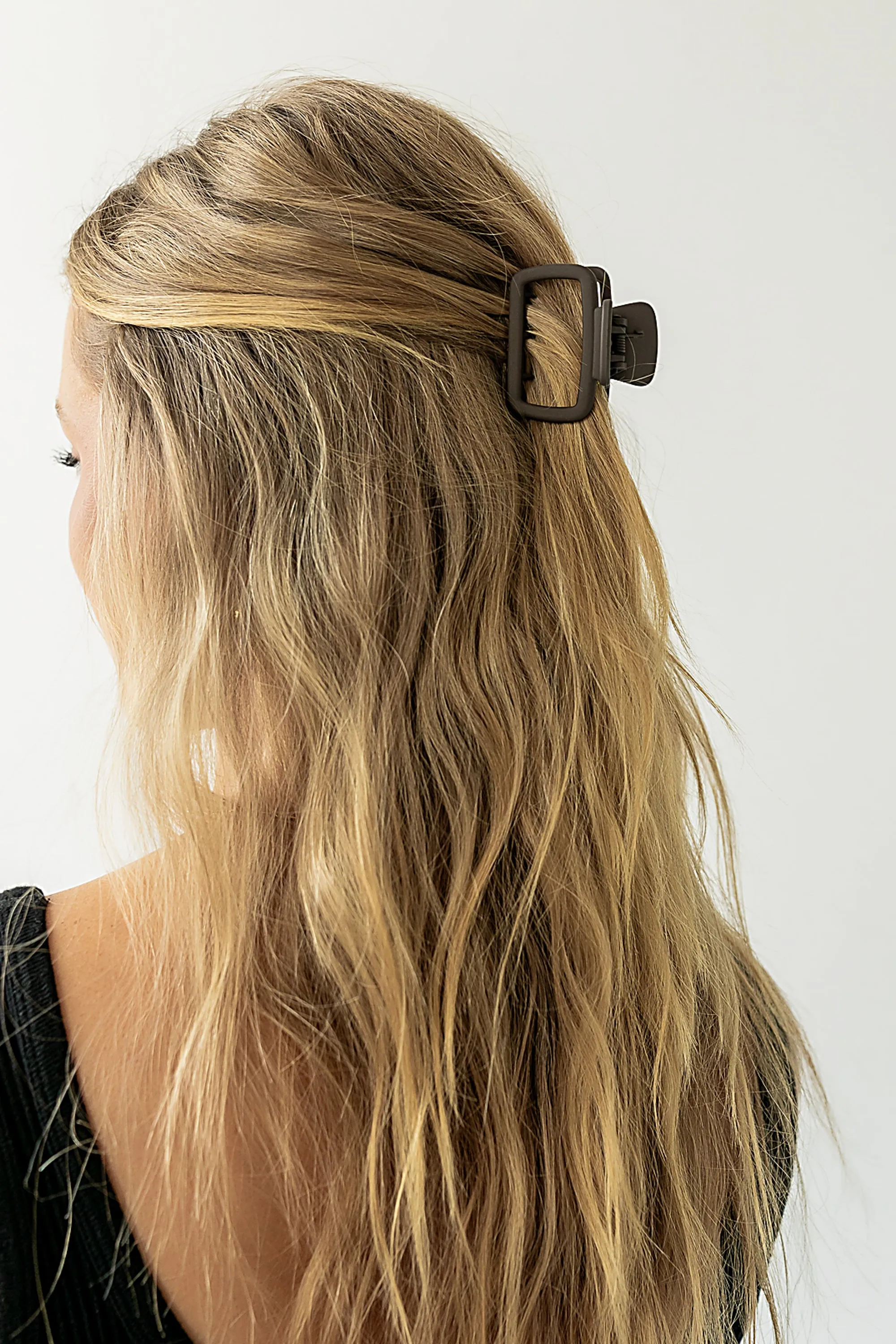 Tati Cutout Claw Clip in Grey sold by bohme product image thumbnail 2