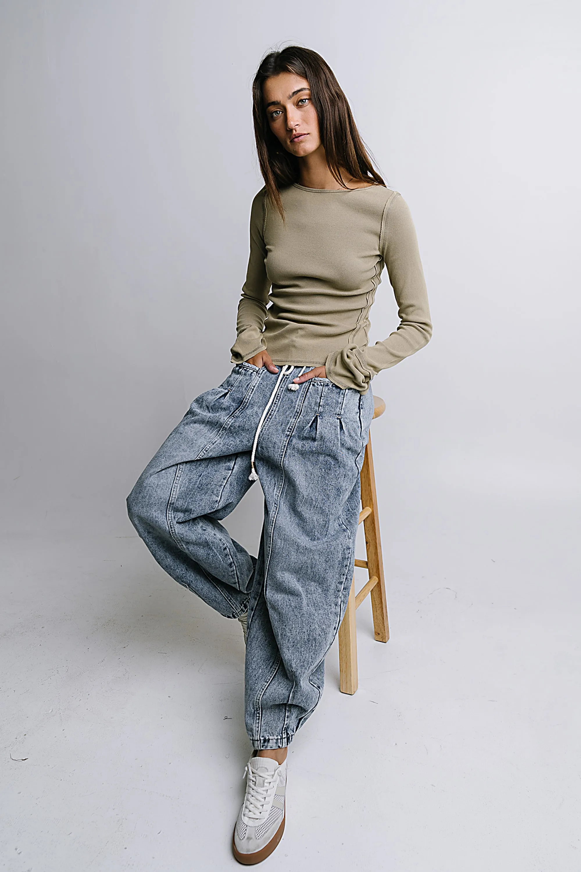 Kamryn Tapered Baggy Jeans in Medium Wash sold by bohme