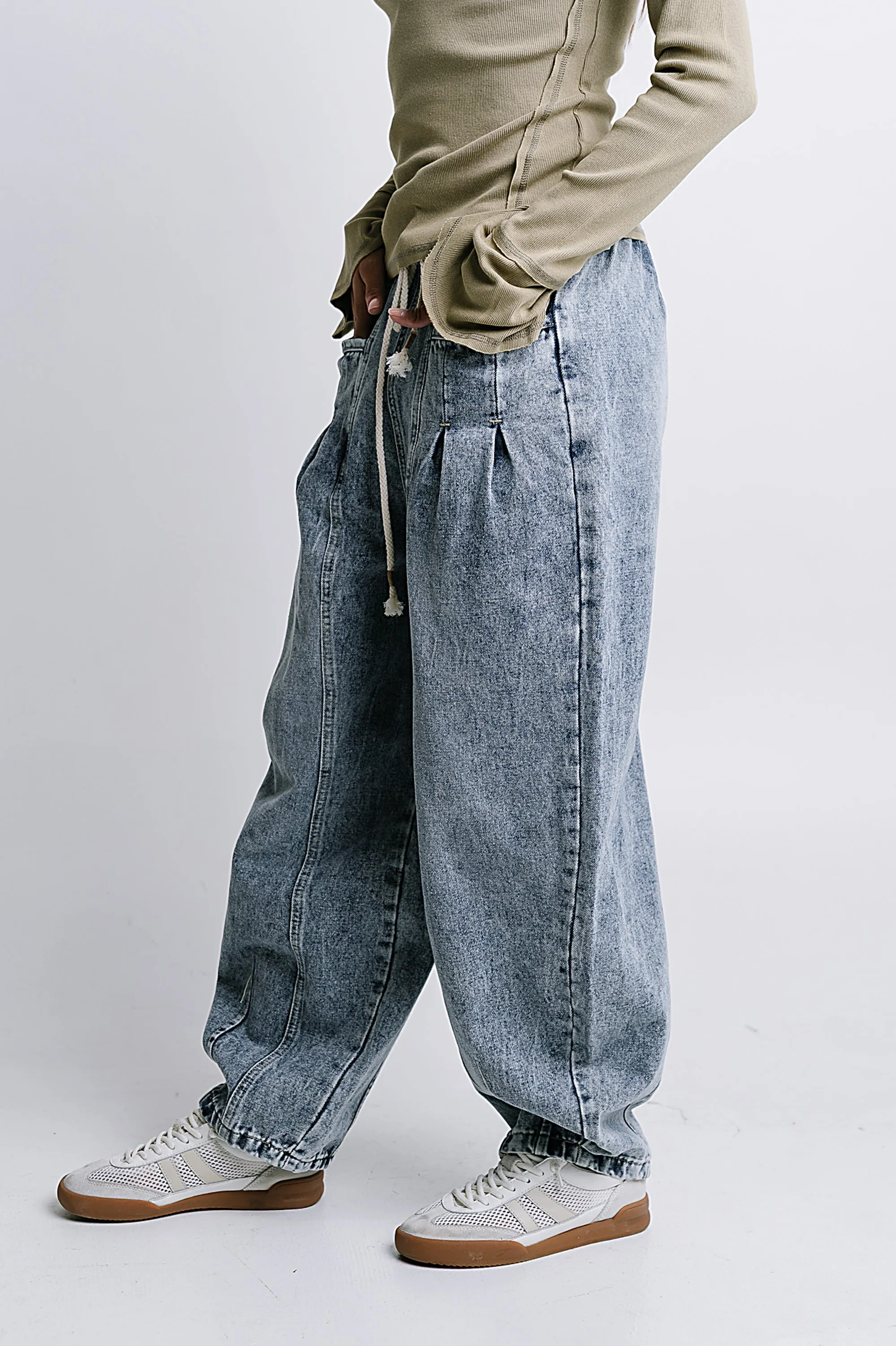 Kamryn Tapered Baggy Jeans in Medium Wash sold by bohme product image thumbnail 4