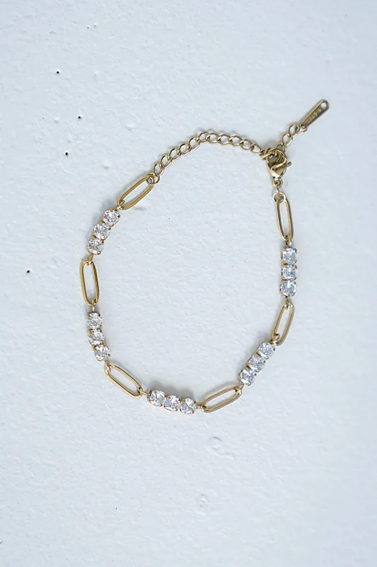 Casey Chain Bracelet in Gold made by bohme