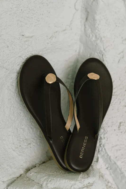 Kellen Thong Sandal in Black made by bohme