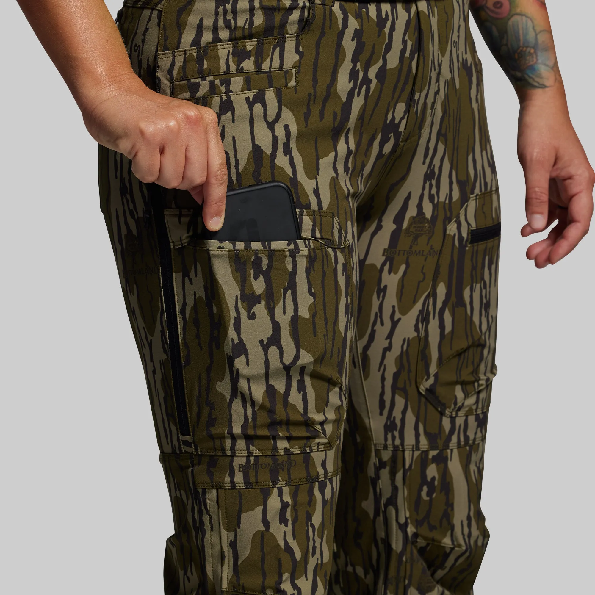 Women's Frontier Pant 2.0 (Mossy Oak® Original Bottomland® 2025) sold by Born Primitive product image thumbnail 5