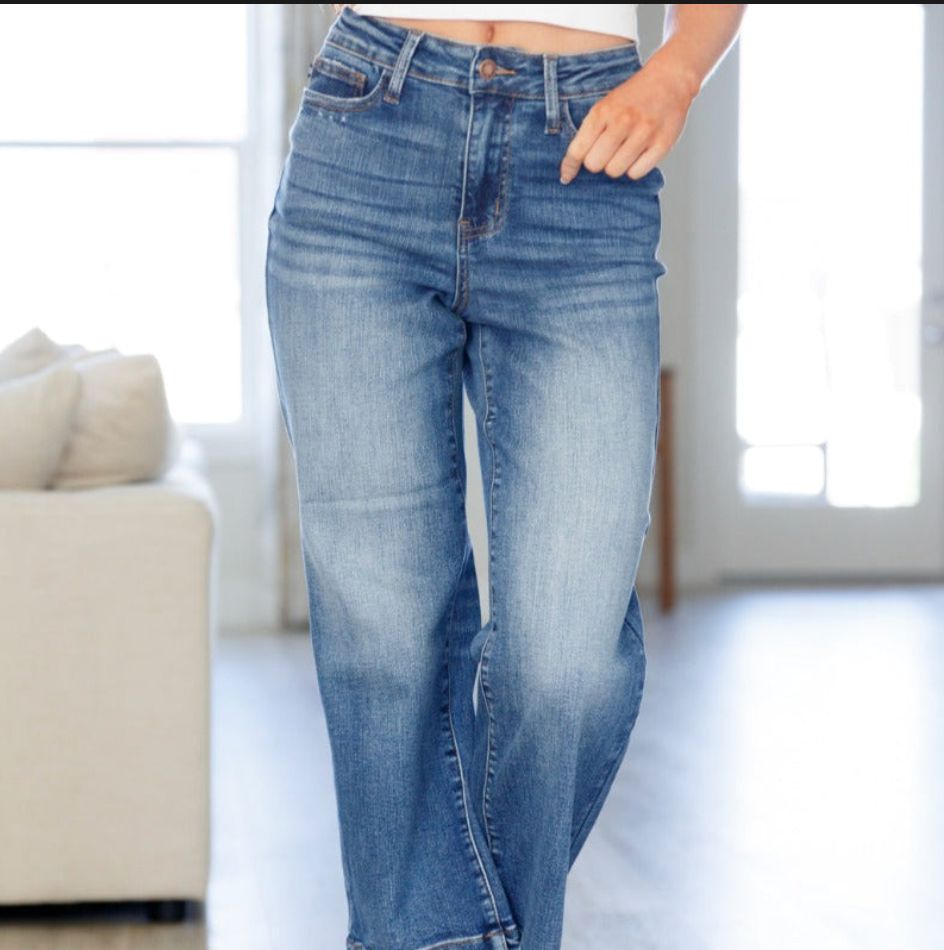 Judy Blue High Waist Vintage Wash Wide Leg Crop Jeans sold by Boujee Boutique product image thumbnail 7
