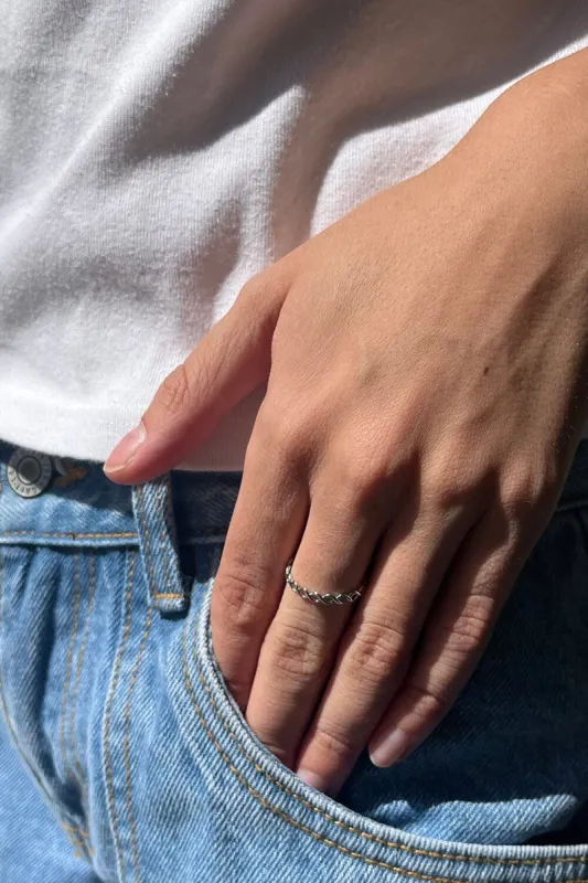 Twist Chain Ring sold by Brandy Melville