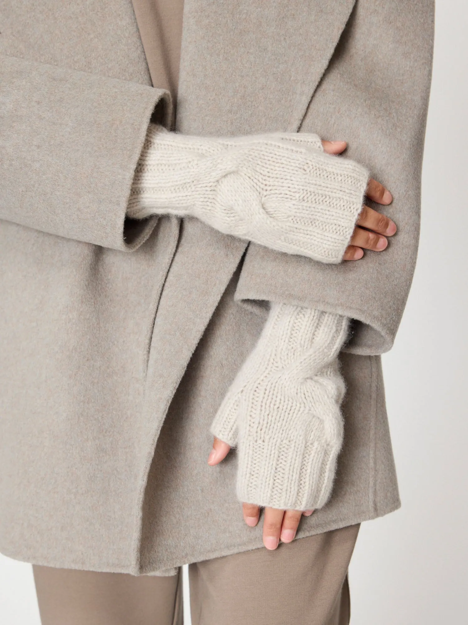 The Fingerless Gloves sold by Brochu Walker