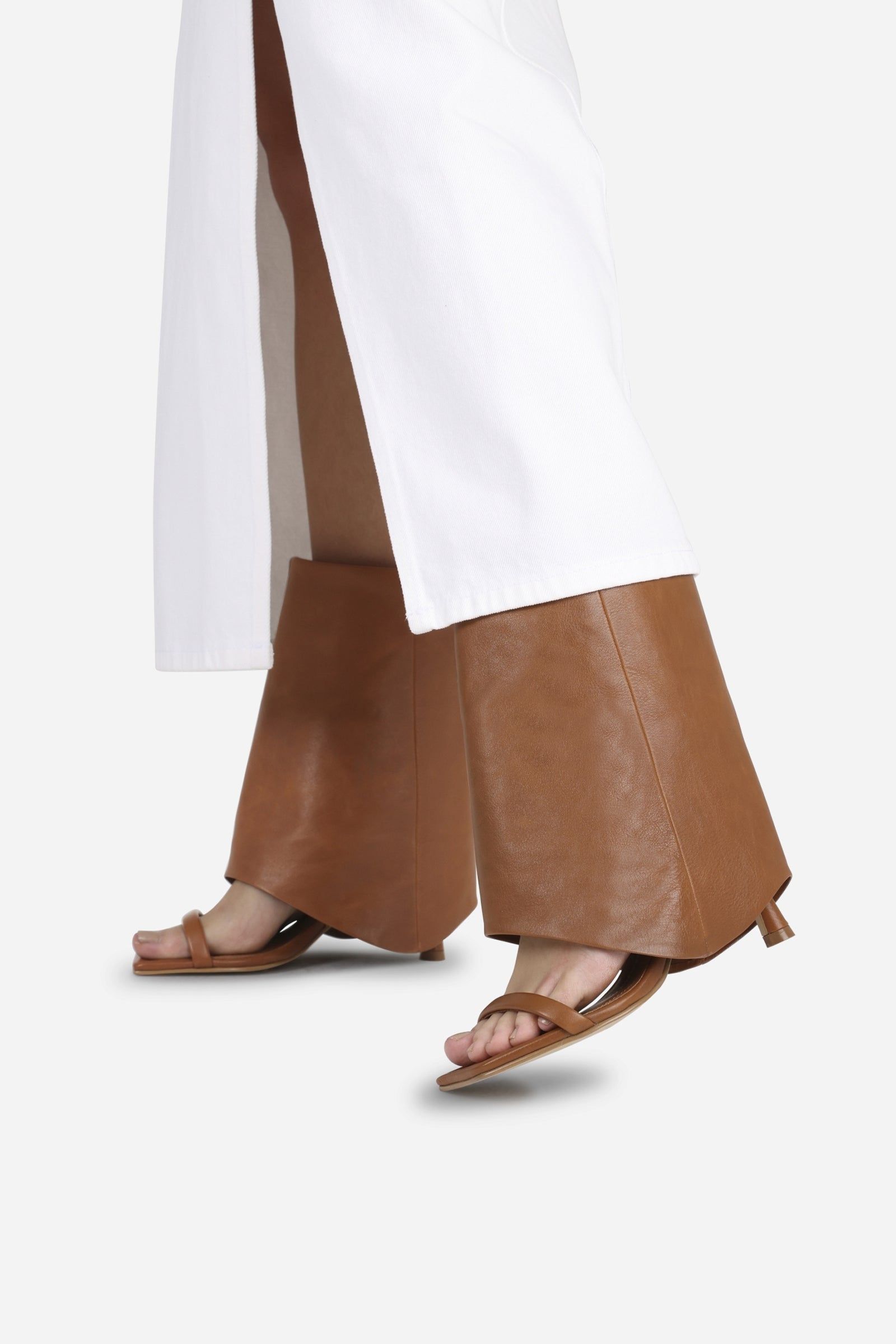 Sandal Ros-ey | nutshell sold by Bronx product image thumbnail 2