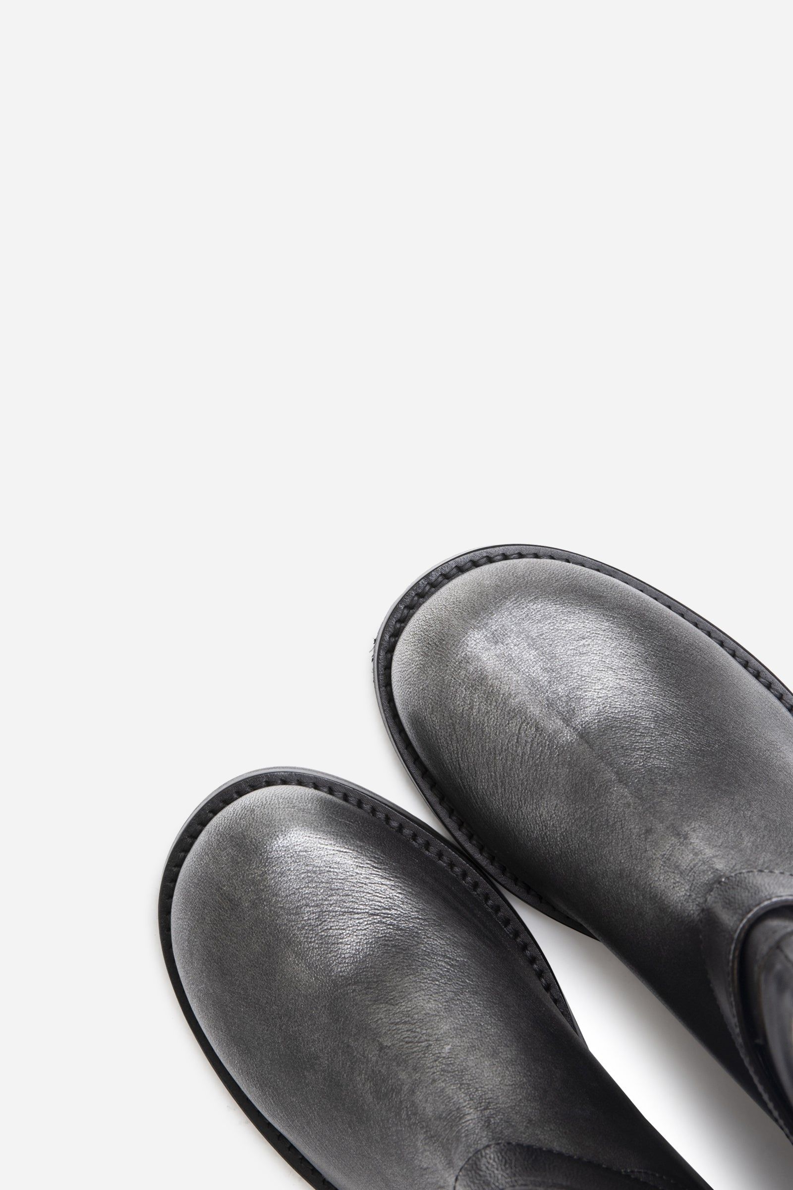 new-camperos | gunmetal/black sold by Bronx product image thumbnail 4