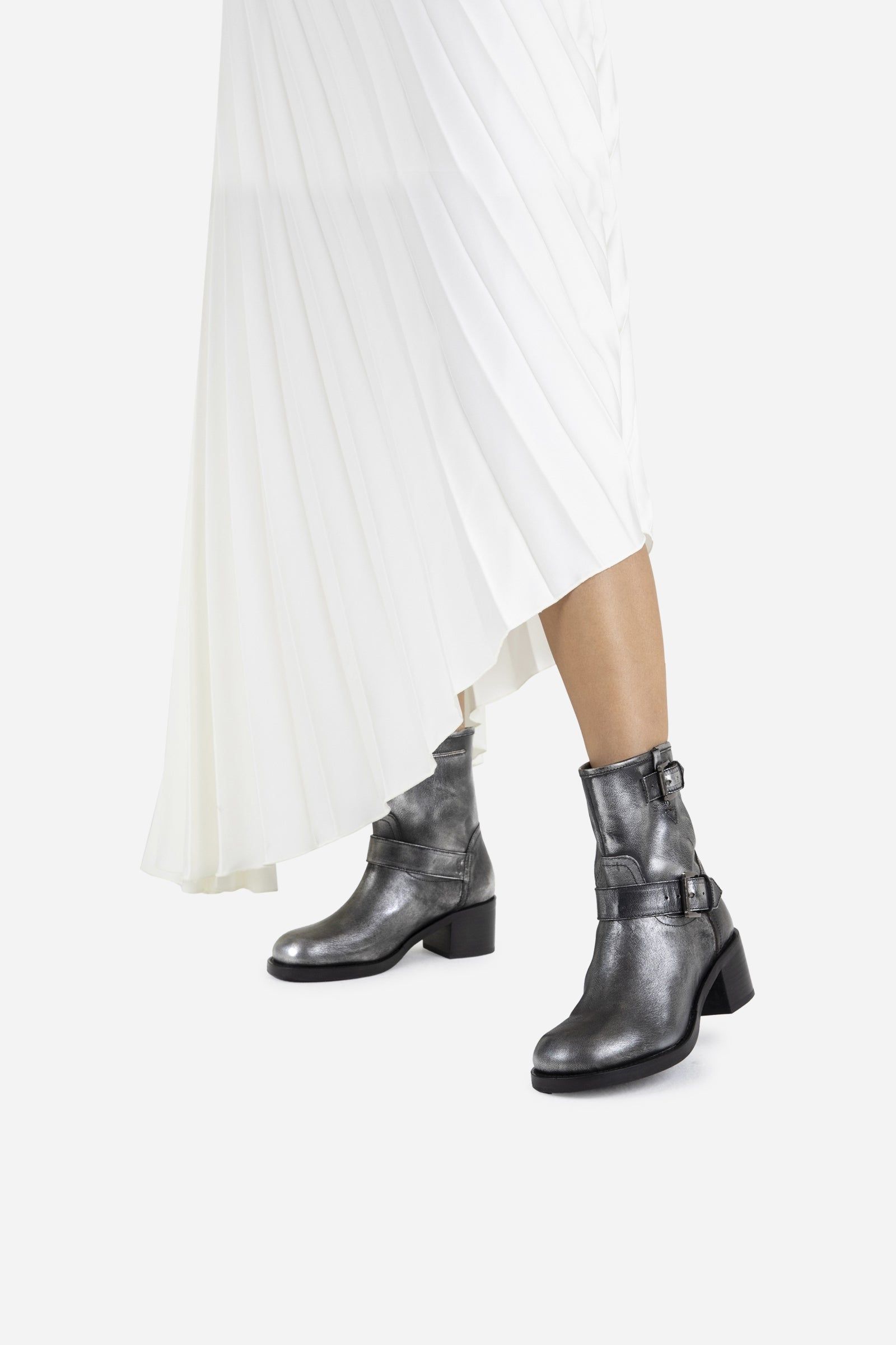 new-camperos | gunmetal/black sold by Bronx product image thumbnail 2