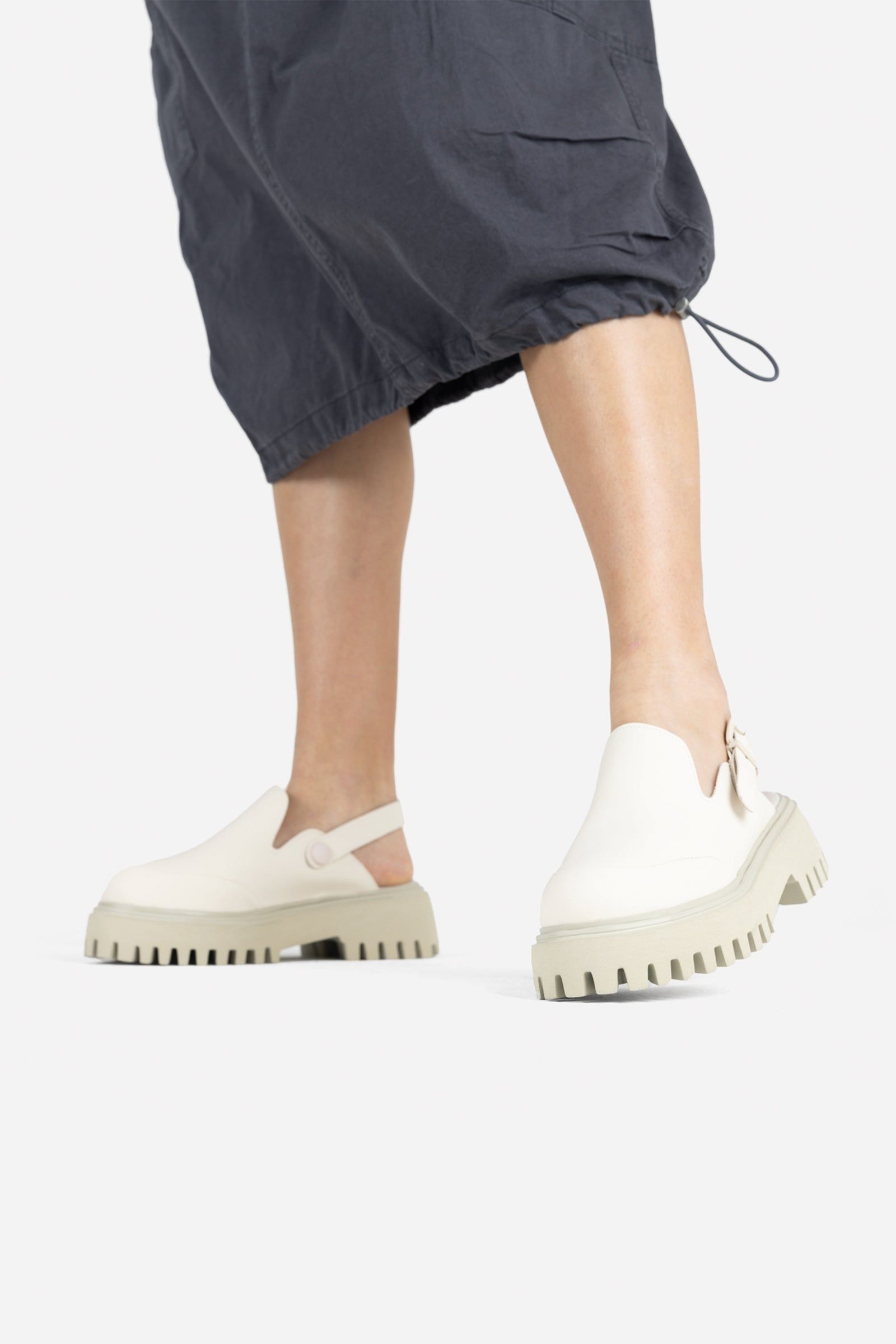 GROOVY-SANDAL | oatmilk sold by Bronx product image thumbnail 2