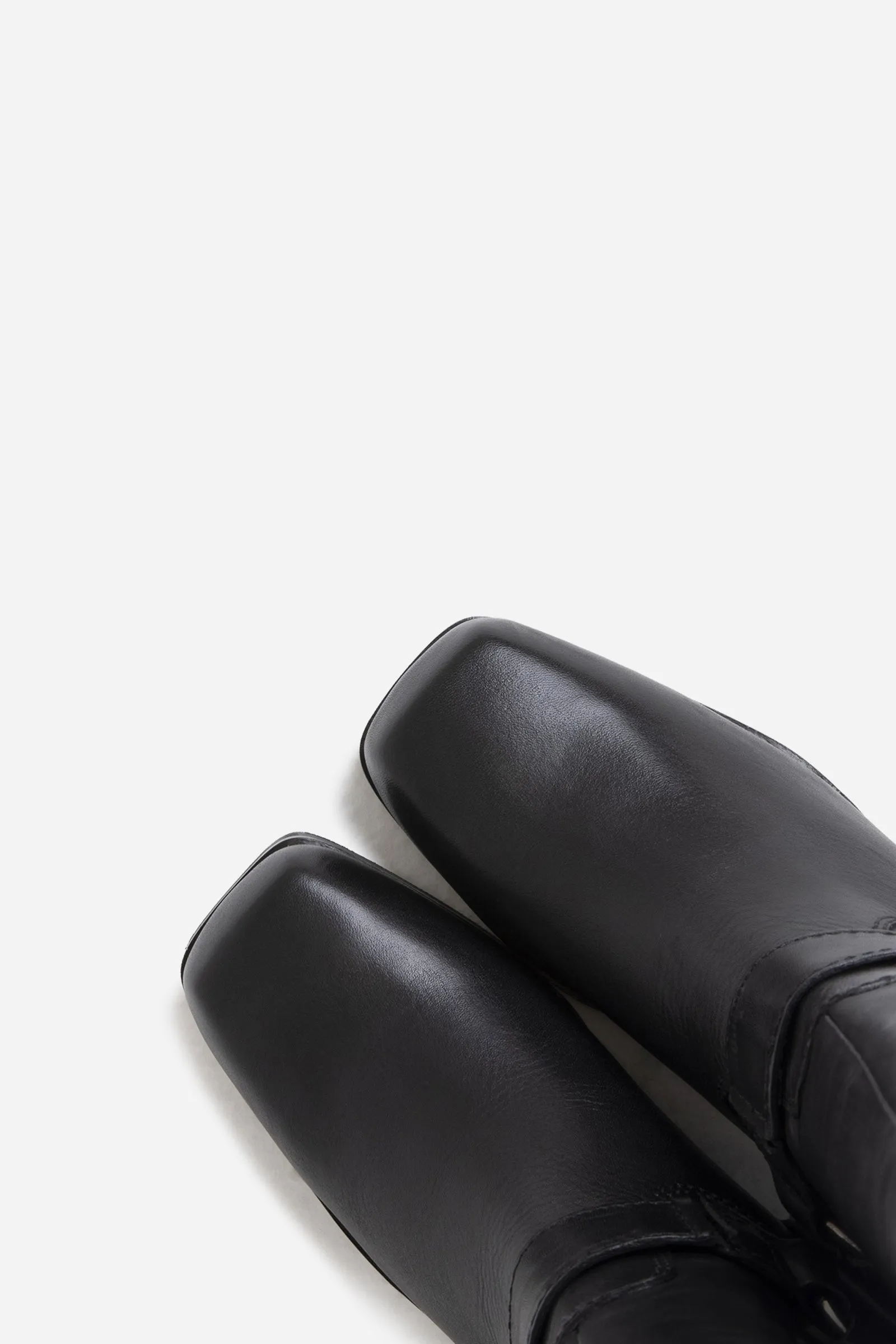 rock-ey | black sold by Bronx product image thumbnail 4